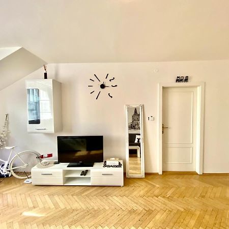 Fantastic Apartment In The City Center Прага Екстериор снимка
