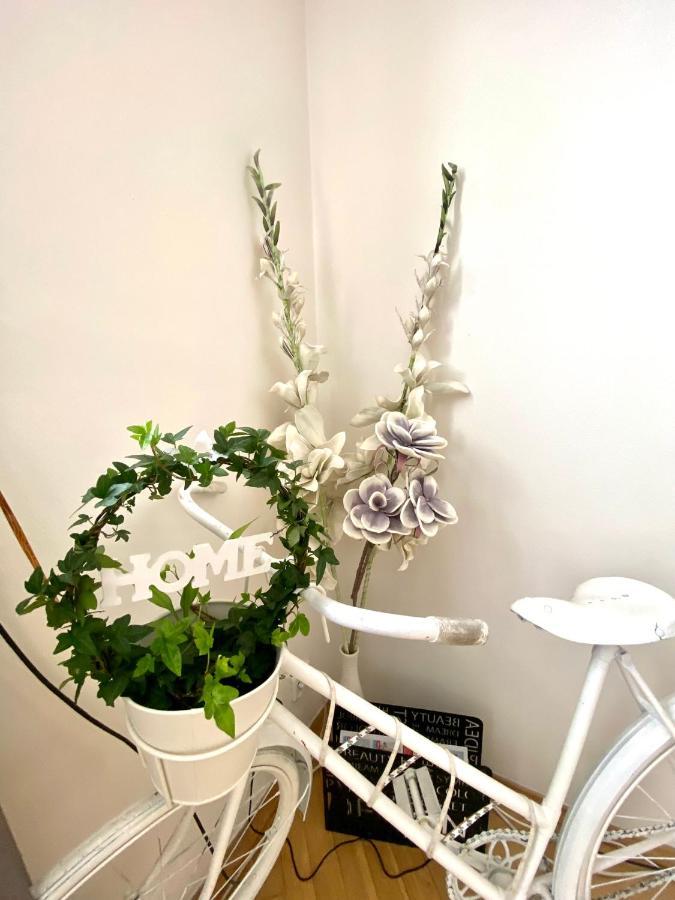 Fantastic Apartment In The City Center Прага Екстериор снимка