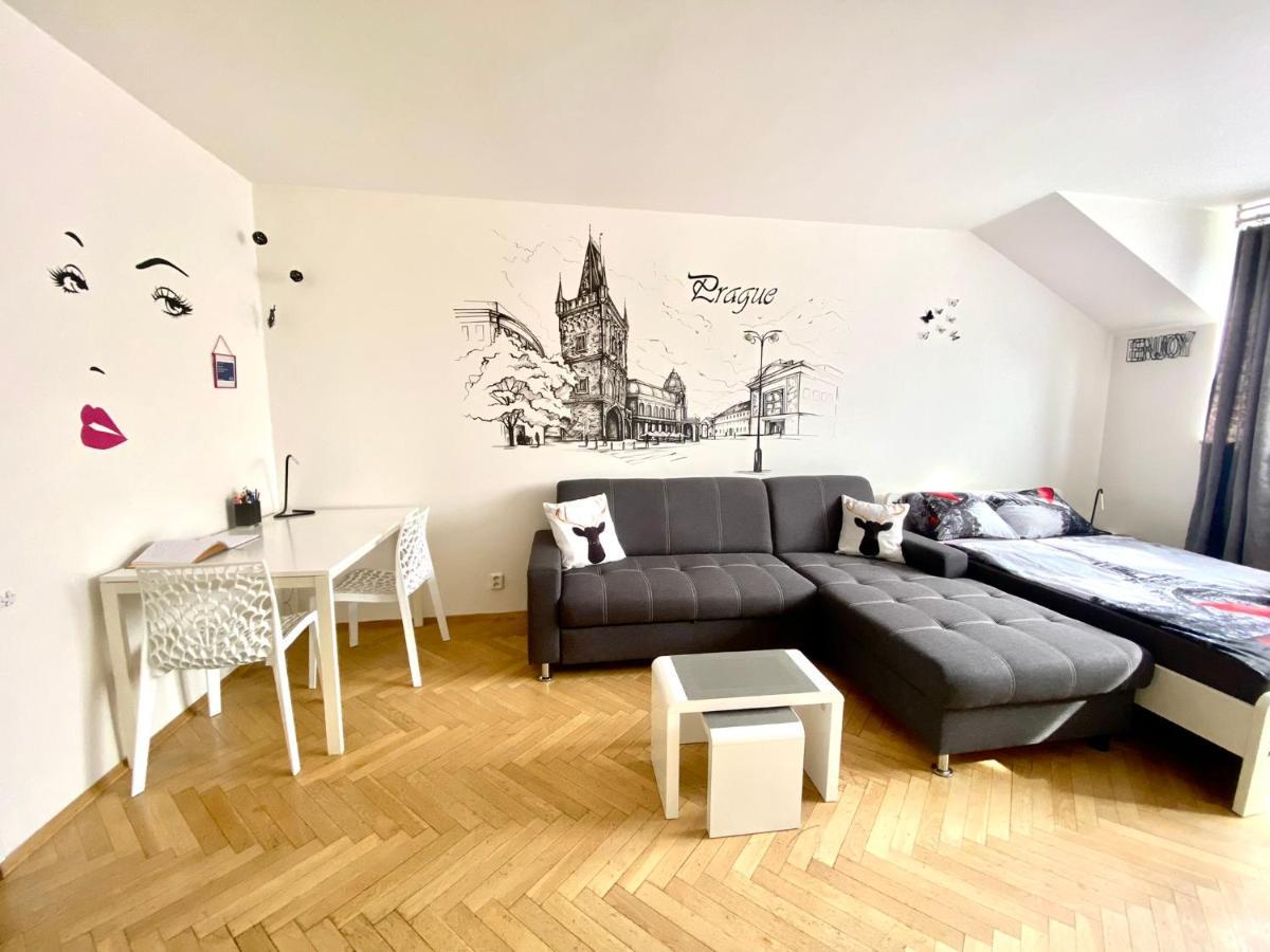 Fantastic Apartment In The City Center Прага Екстериор снимка