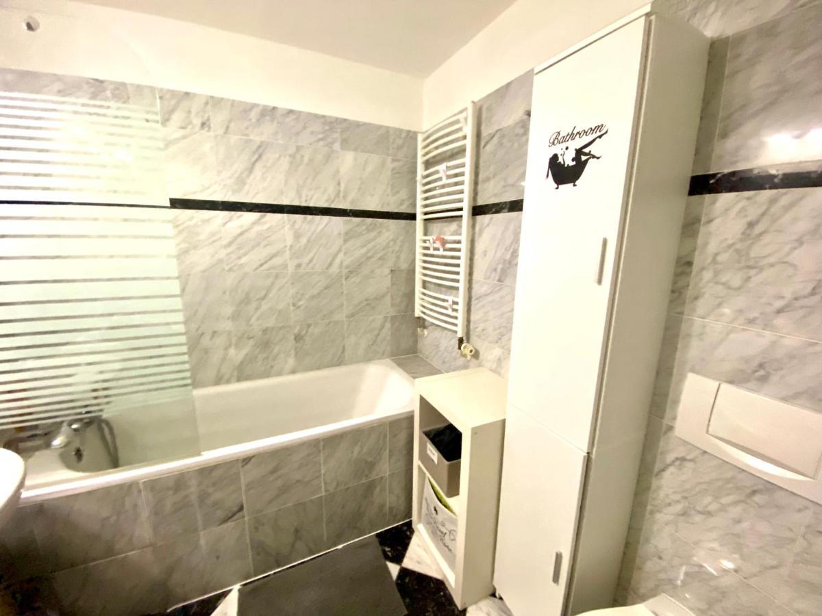 Fantastic Apartment In The City Center Прага Екстериор снимка