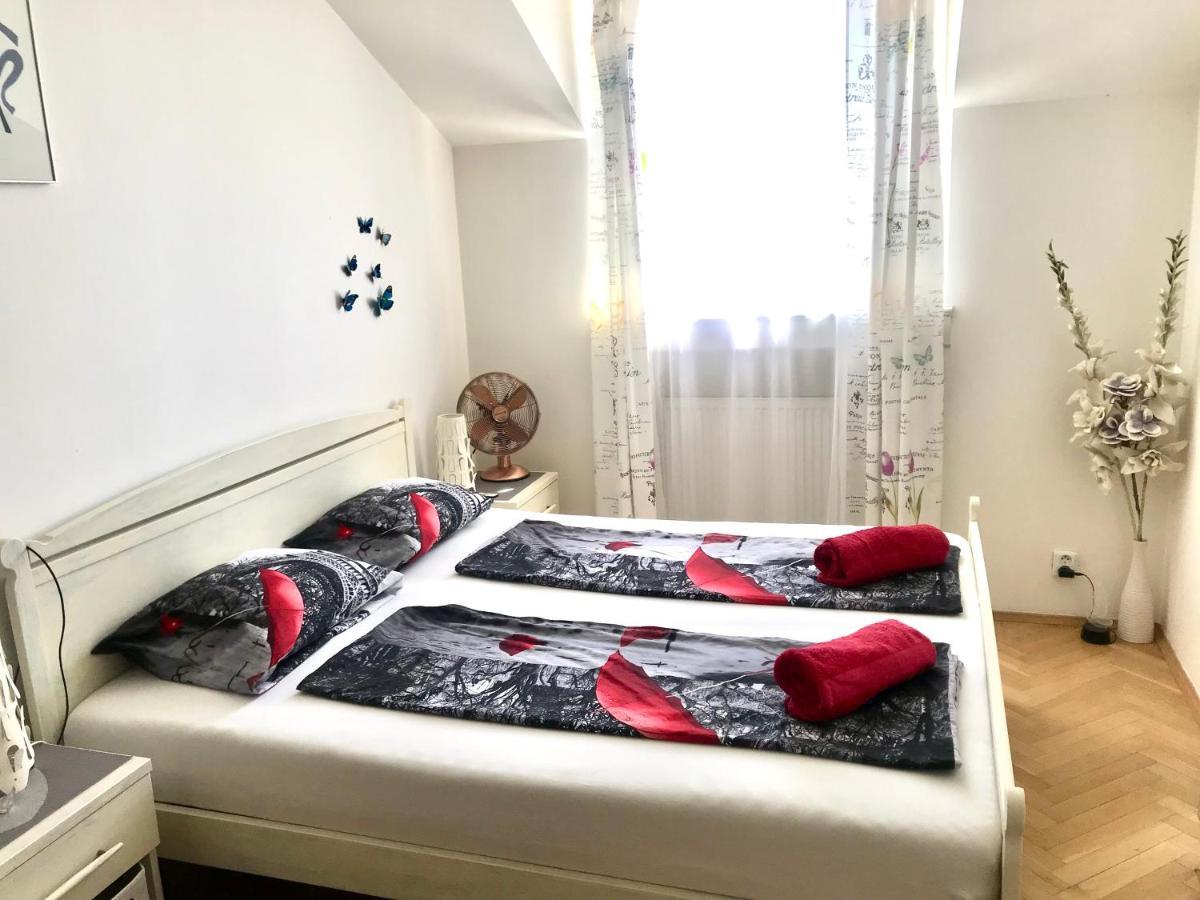 Fantastic Apartment In The City Center Прага Екстериор снимка
